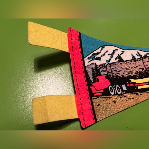 Vintage WASHINGTON forestry  log truck felt souvenir pennant banner flag 70s - Picture 4 of 4